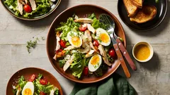 Maalaissalaatti ranch-fileellä – näin onnistut herkullisessa ja ruokaisassa salaatissa