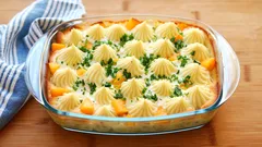 Kalaruokien kuningas: näin syntyy täydellinen juhlavuoan kalavuoka