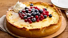 Parhaat vinkit rahkakakkuun – marjat vaihdellen vuodenajan mukaan