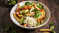 Kanakebab-loaded fries – katukeittiön maku helposti kotona
